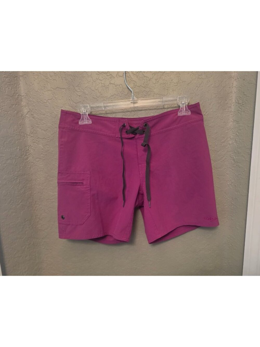 Patagonia Wavefared Ladies Pink 6" Board Shorts size 4 GUC